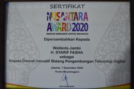 Penghargaan Sebagai Kepala Daerah Inovatif Bidang Pengembangan Teknologi Digital, oleh Nusantara ...