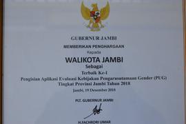 Penghargaan Sebagai Terbaik Ke-I Pengisian Aplikasi Evaluasi Kebijakan Pengarusutamaan Gender (PU...