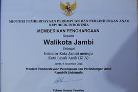 Penghargaan Sebagai Inisiator Kota Jambi menuju Kota Layak Anak (KLA), oleh Menteri Pemberdayaan ...