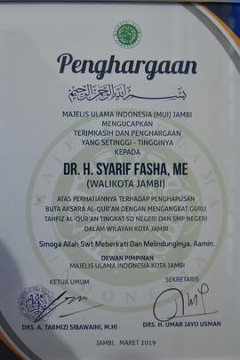 Penghargaan Atas Perhatiannya Terhadap Penghapusan Buta Aksara Al-Qur'an Dengan Mengangkat Guru T...