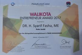 Penghargaan Entrepreneur Award 2017 For the distinguished accomplishment in TRADE MANAGEMENT